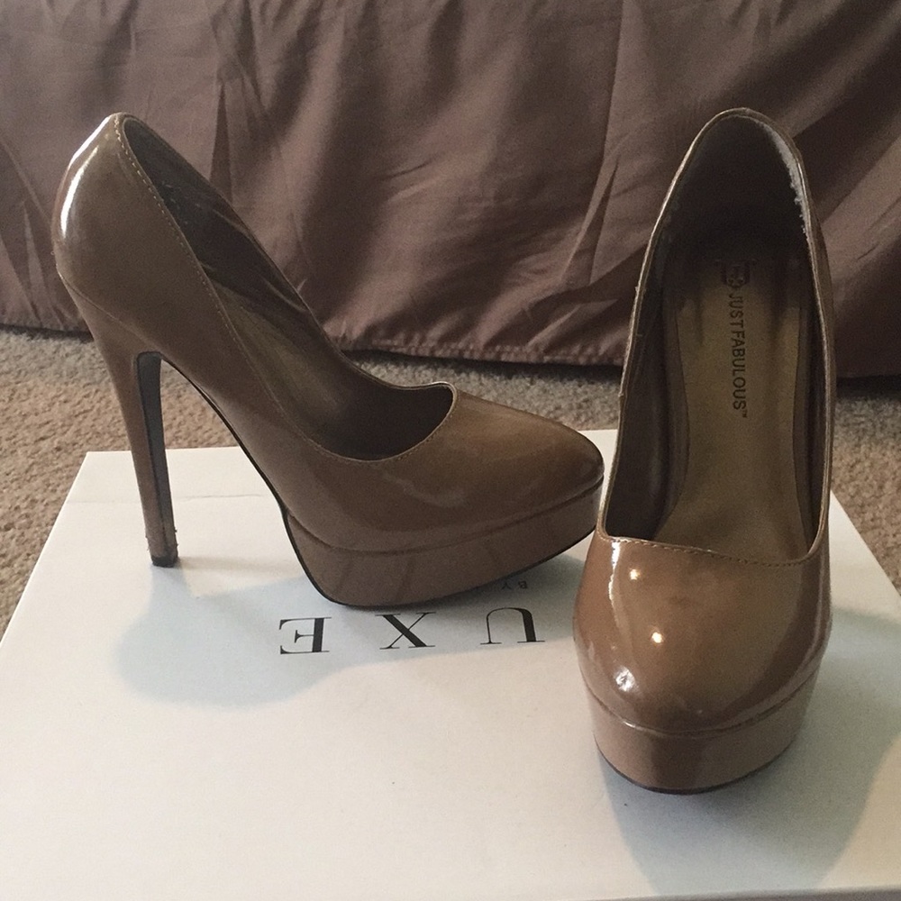 Brown patent leather platform pump
